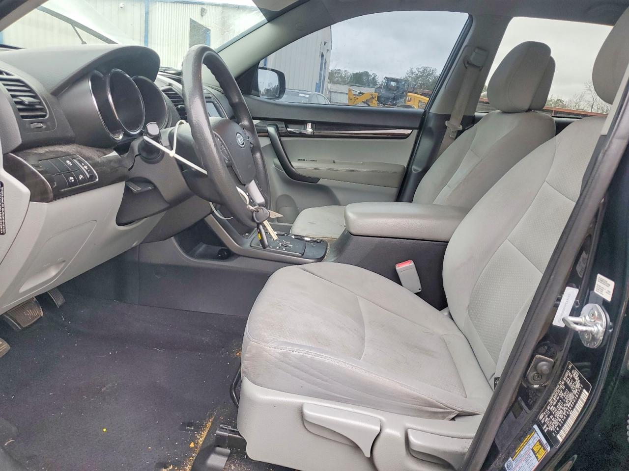 2013 KIA SORENTO LX photo 13