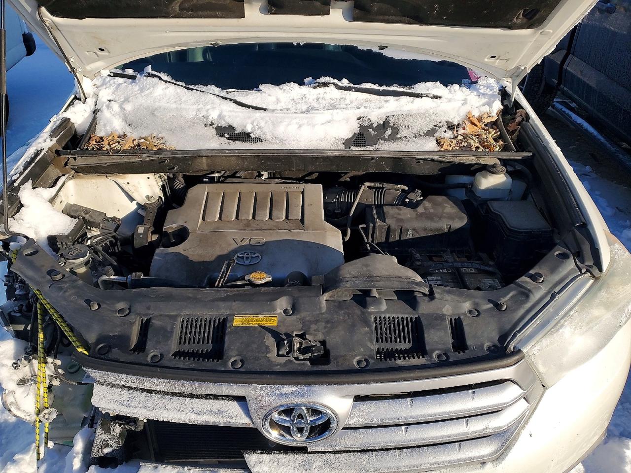 2012 TOYOTA HIGHLANDER SE photo 23