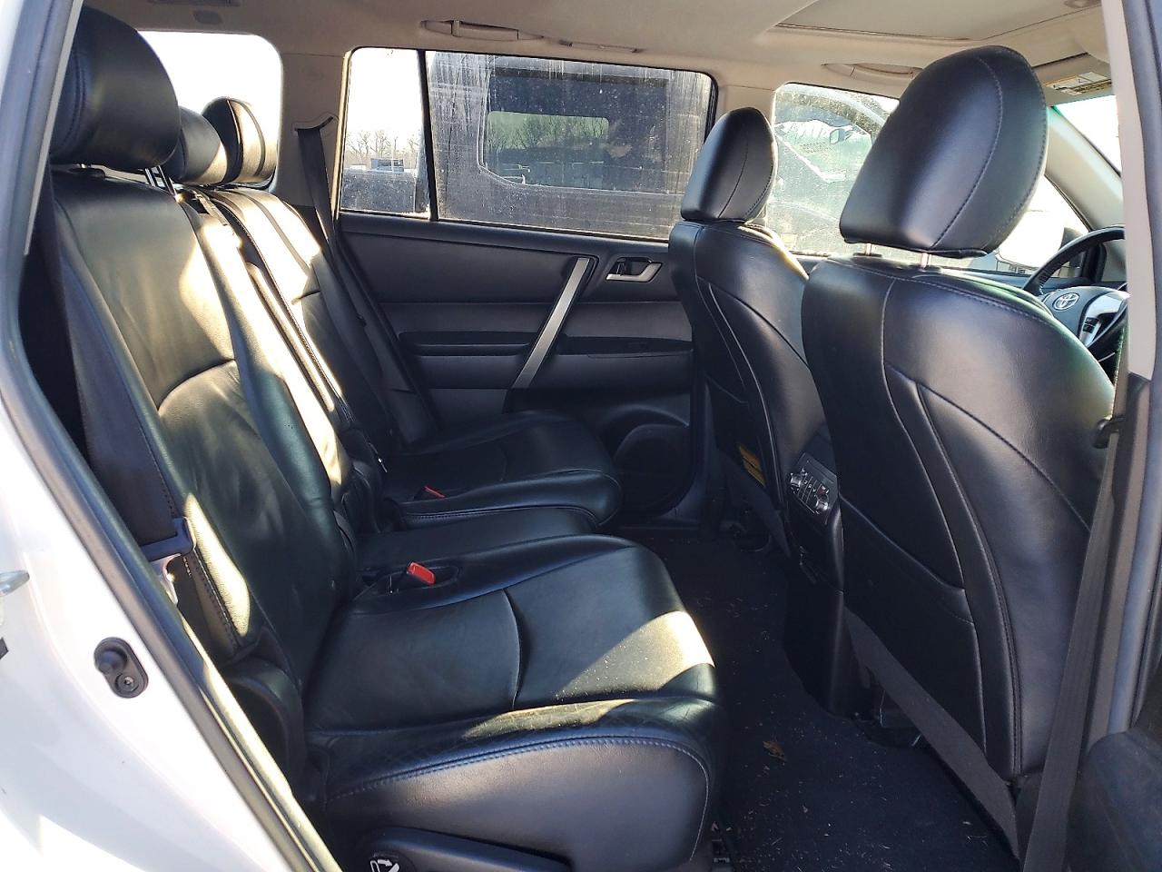 2012 TOYOTA HIGHLANDER SE photo 21