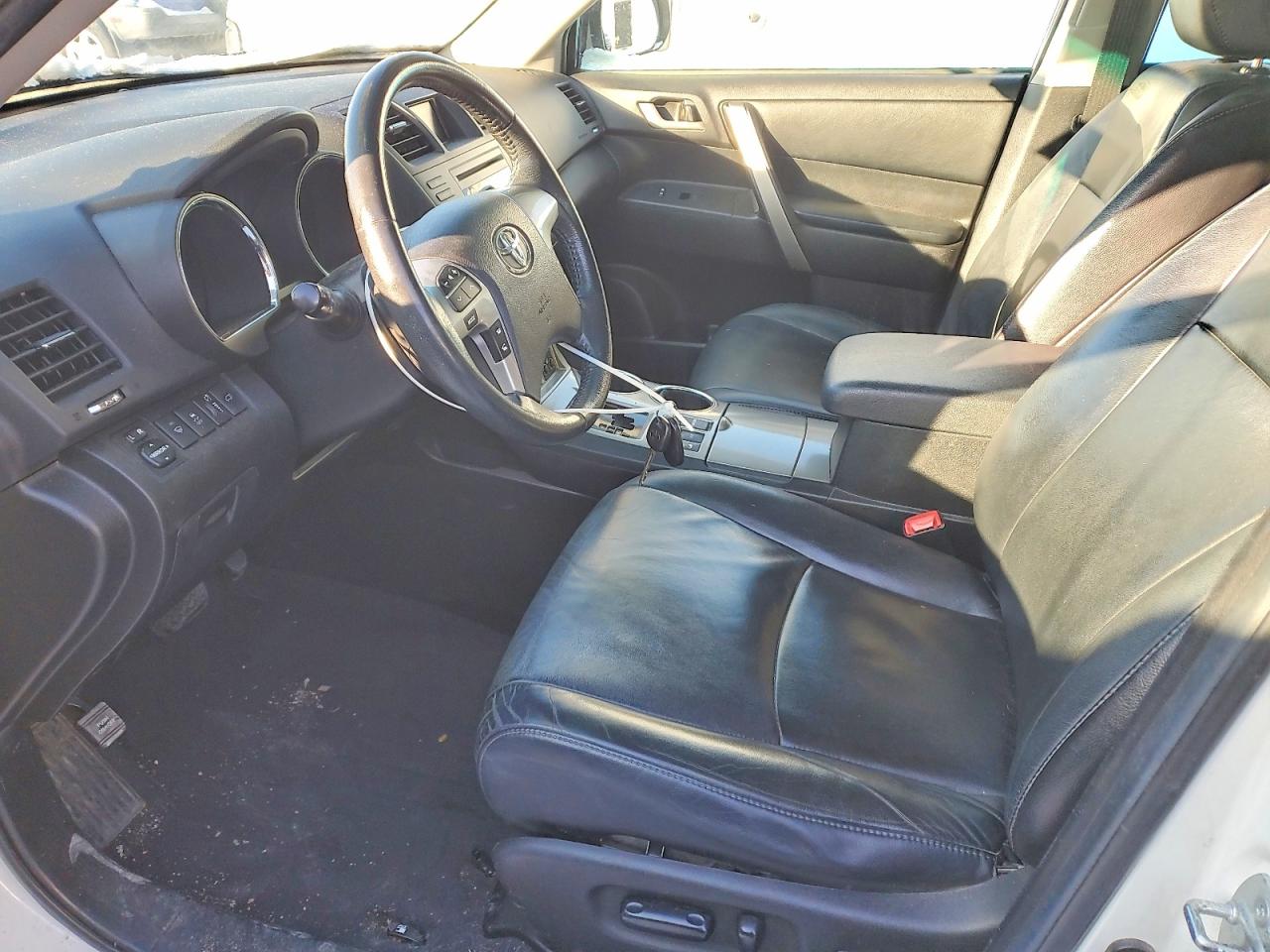 2012 TOYOTA HIGHLANDER SE photo 13