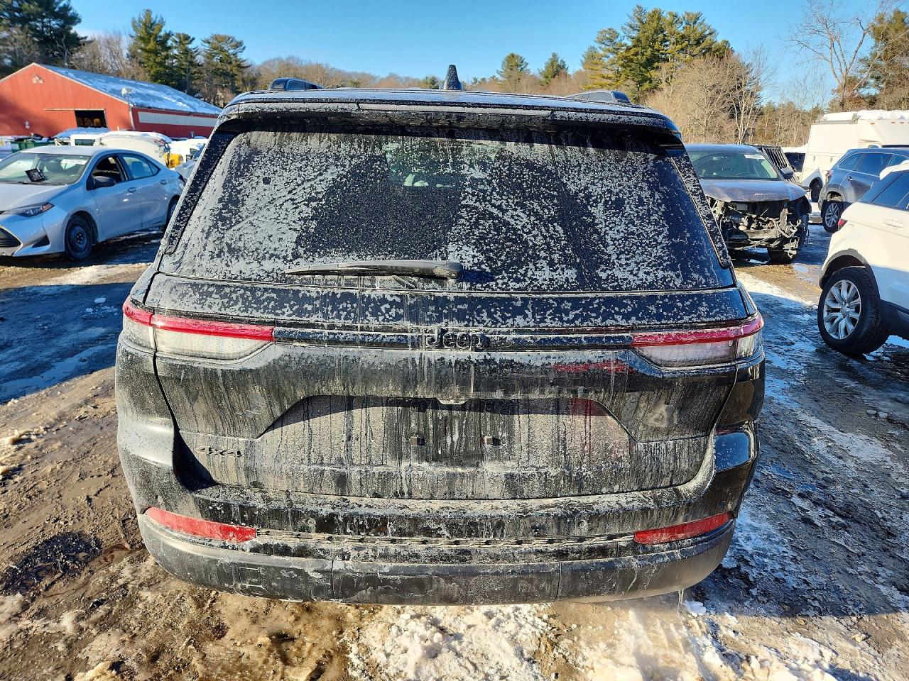 2023 JEEP GRAND CHEROKEE LAREDO photo 11