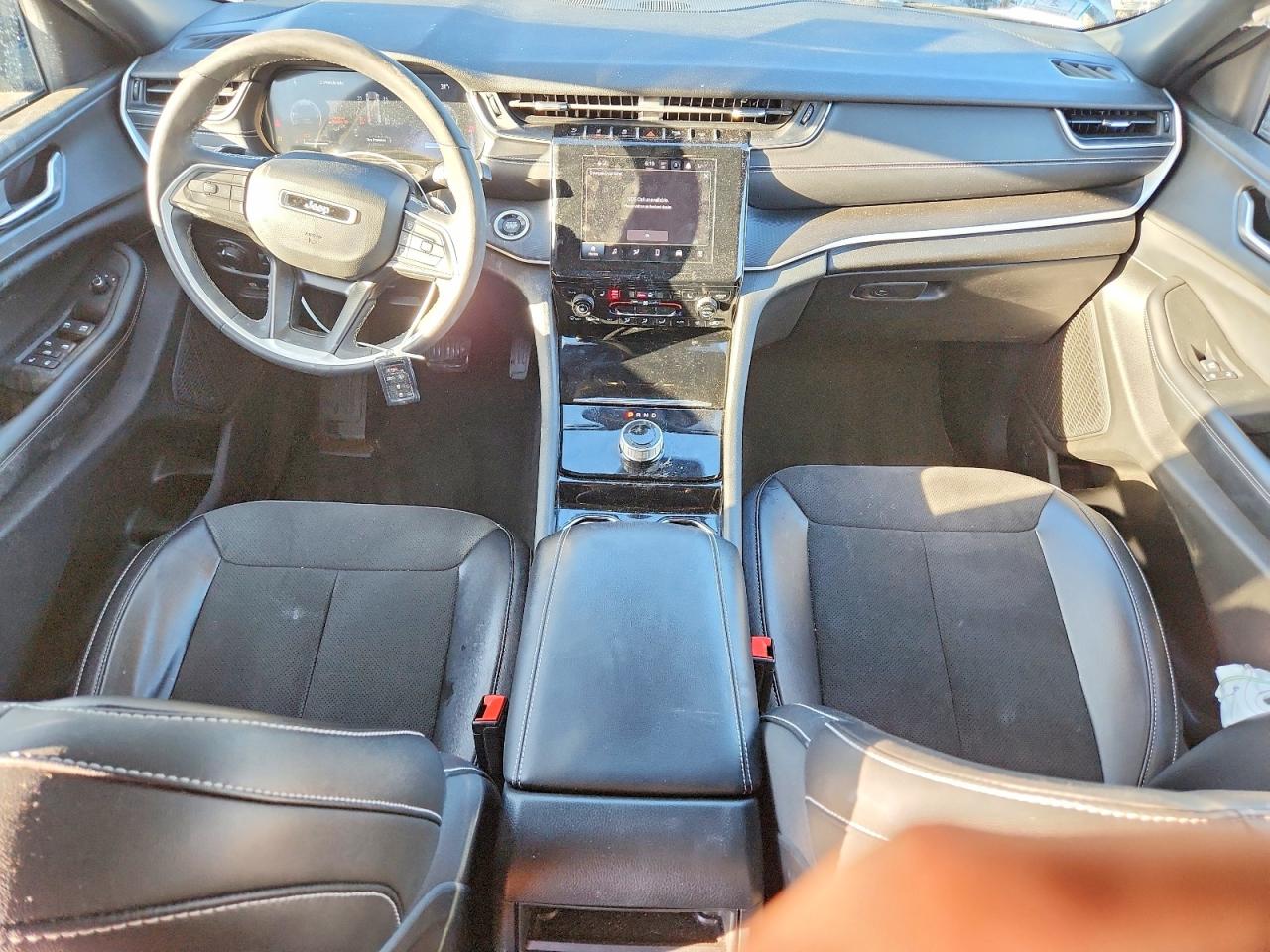 2023 JEEP GRAND CHEROKEE LAREDO photo 15
