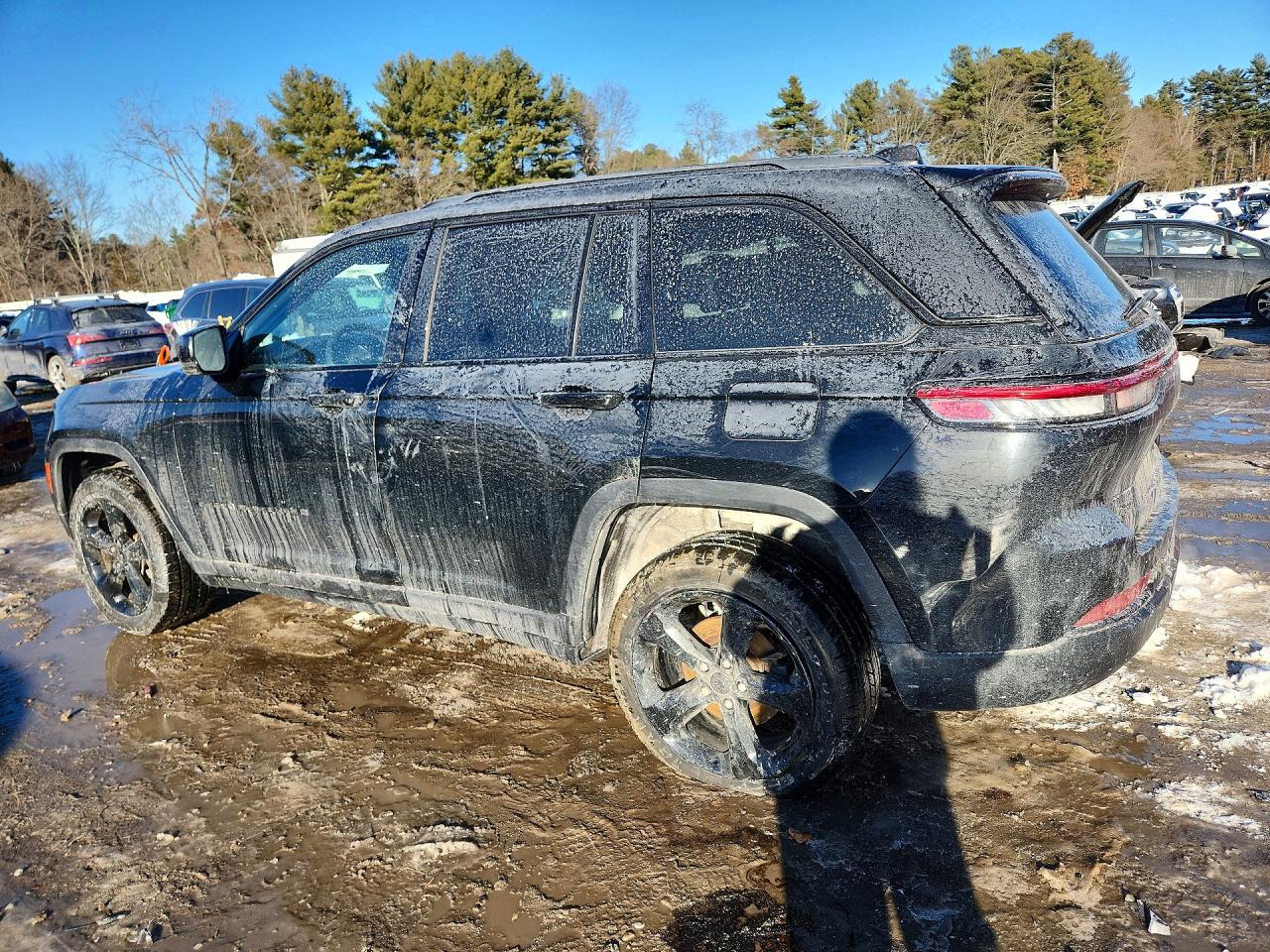 2023 JEEP GRAND CHEROKEE LAREDO photo 3