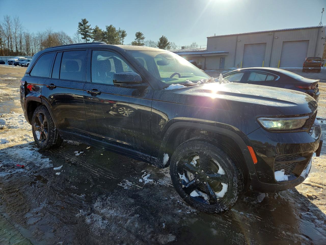 2023 JEEP GRAND CHEROKEE LAREDO photo 7