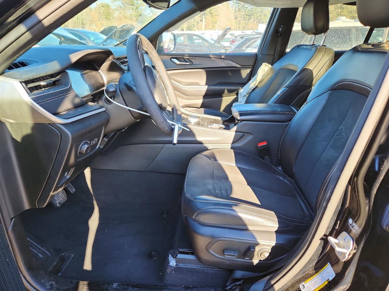 2023 JEEP GRAND CHEROKEE LAREDO photo 13