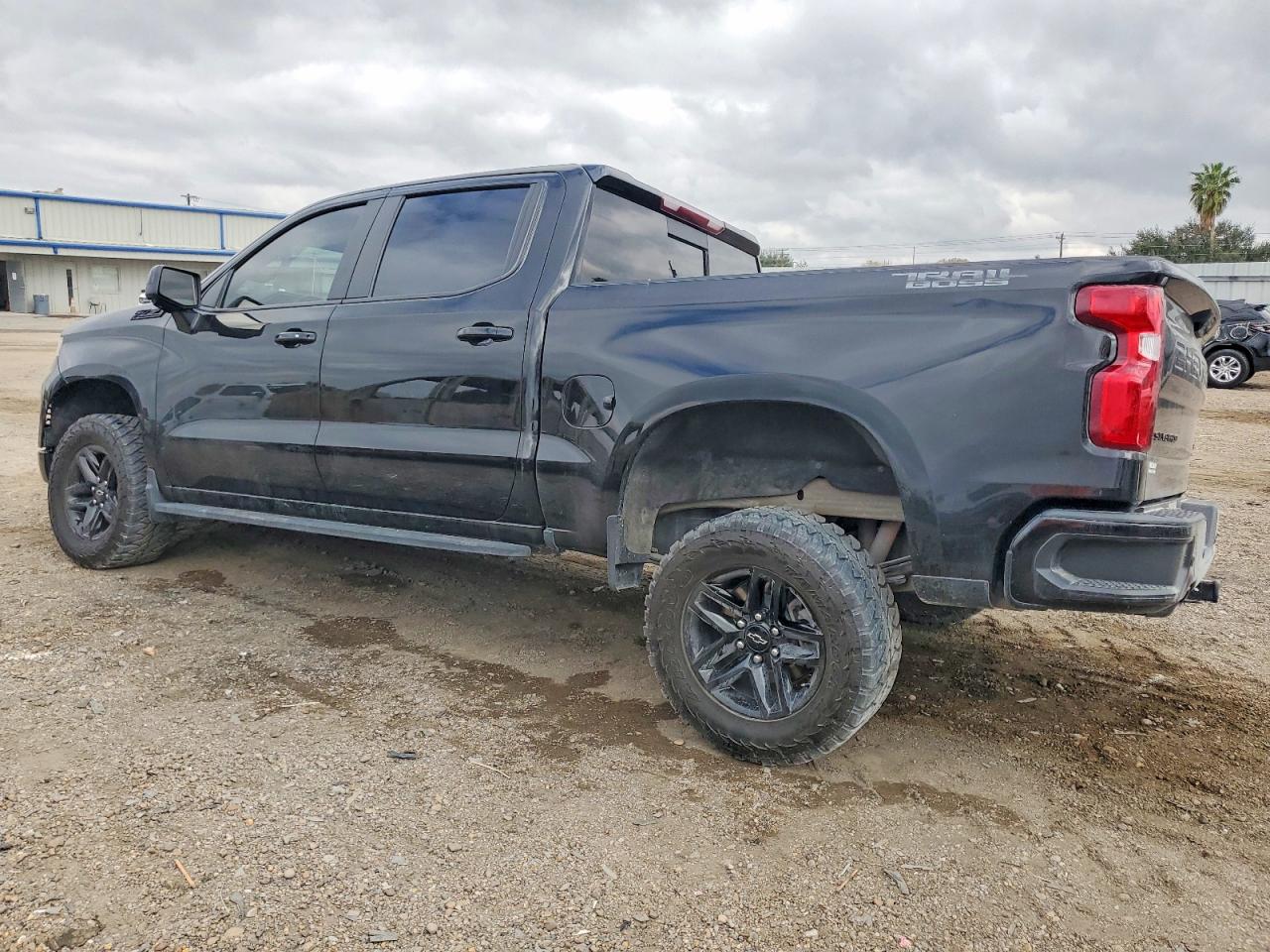 2023 CHEVROLET SILVERADO K1500 LT TRAIL BOSS photo 2