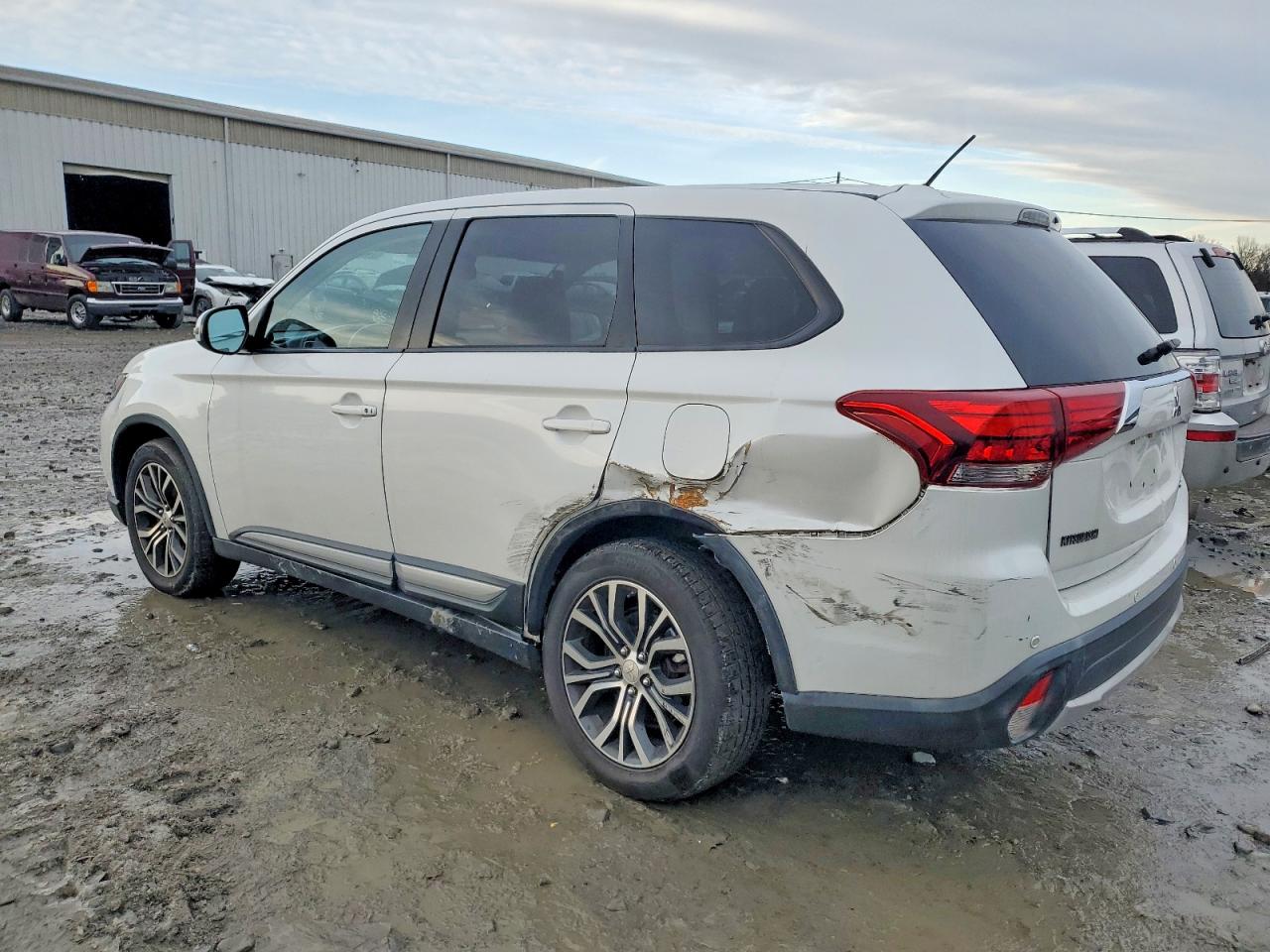 2016 MITSUBISHI OUTLANDER SE photo 3