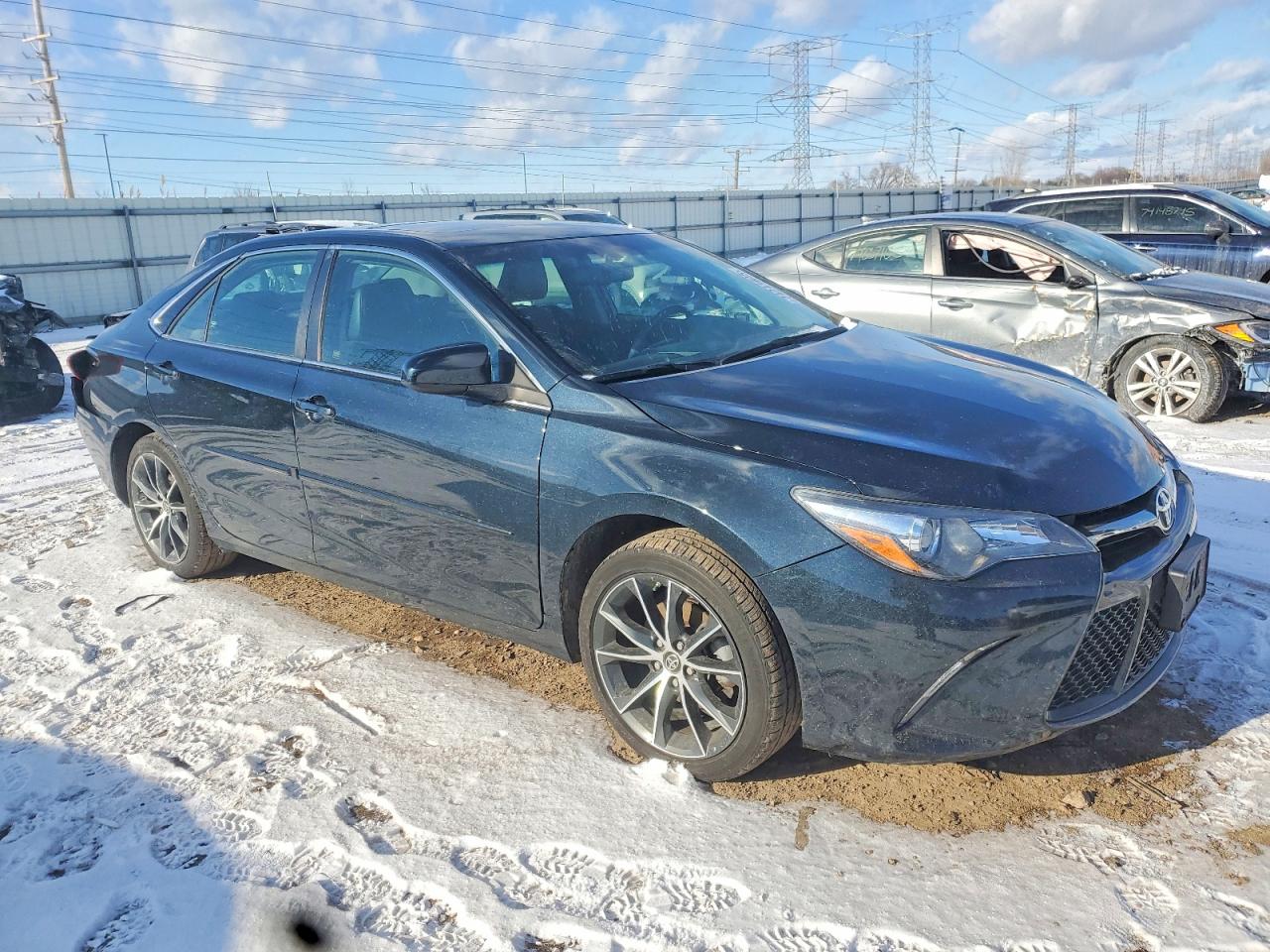 2017 TOYOTA CAMRY XSE photo 4