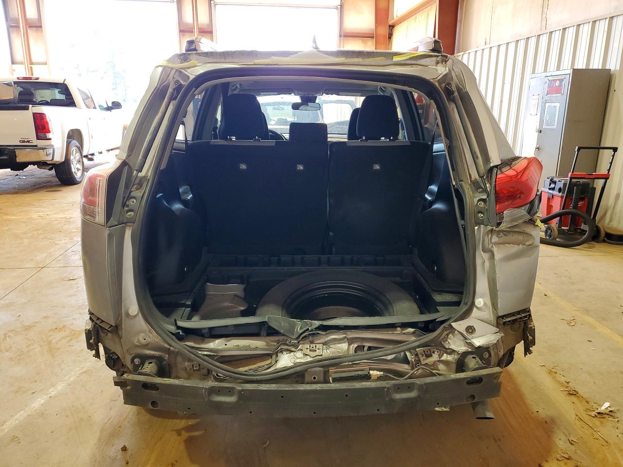 2018 TOYOTA RAV4 photo 16