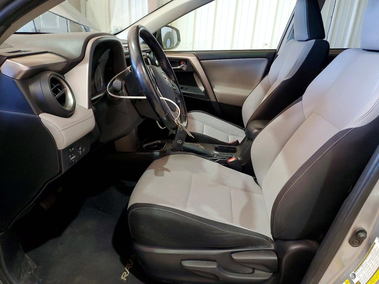 2018 TOYOTA RAV4 photo 19