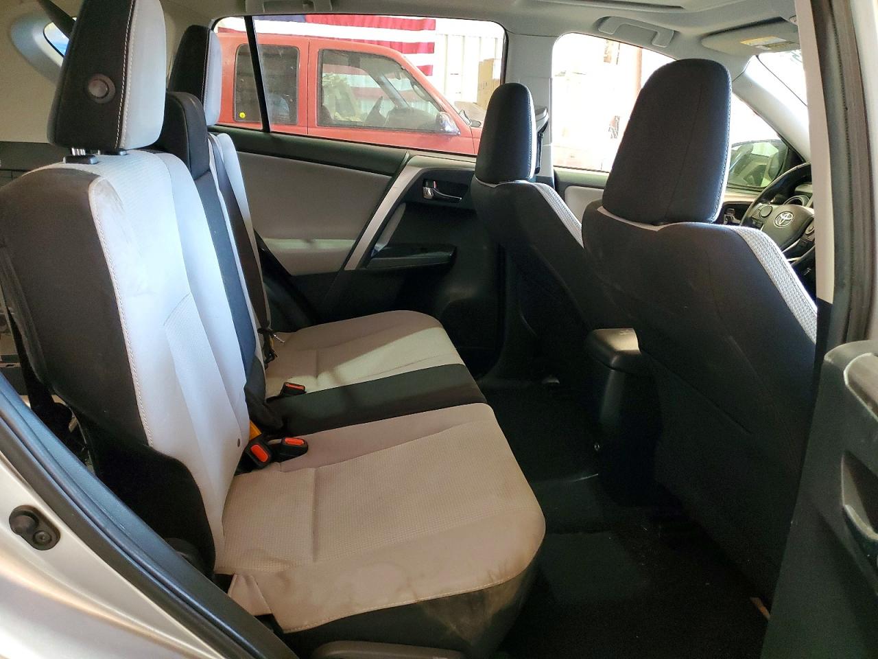 2018 TOYOTA RAV4 photo 31