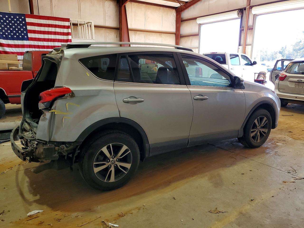 2018 TOYOTA RAV4 photo 7