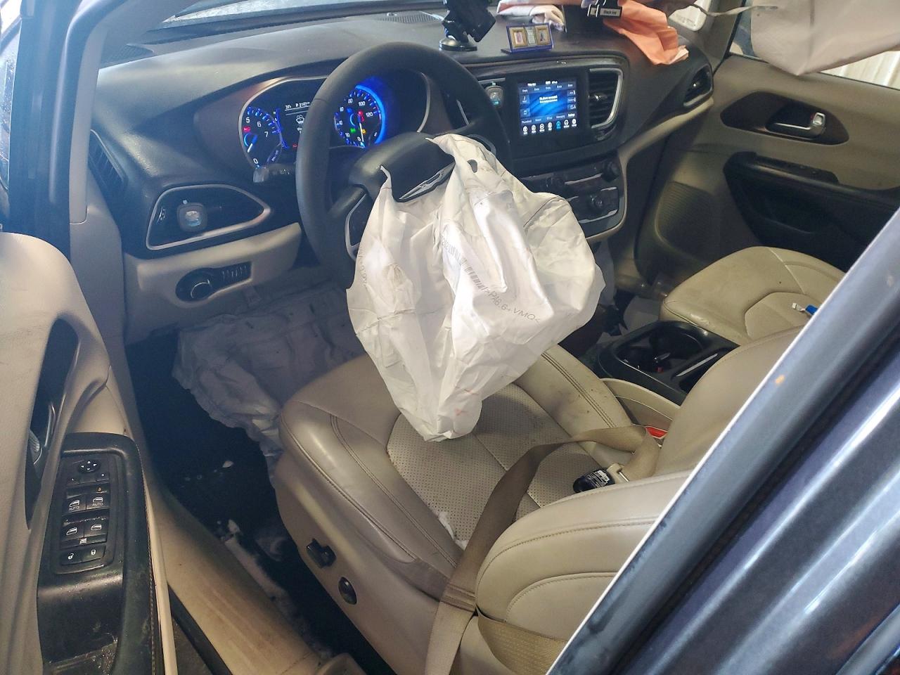 2021 CHRYSLER VOYAGER LXI photo 22