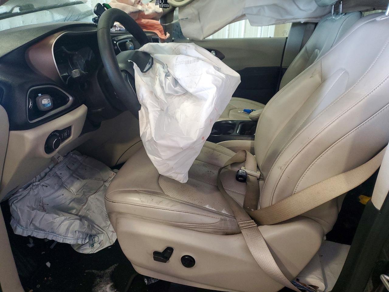 2021 CHRYSLER VOYAGER LXI photo 19