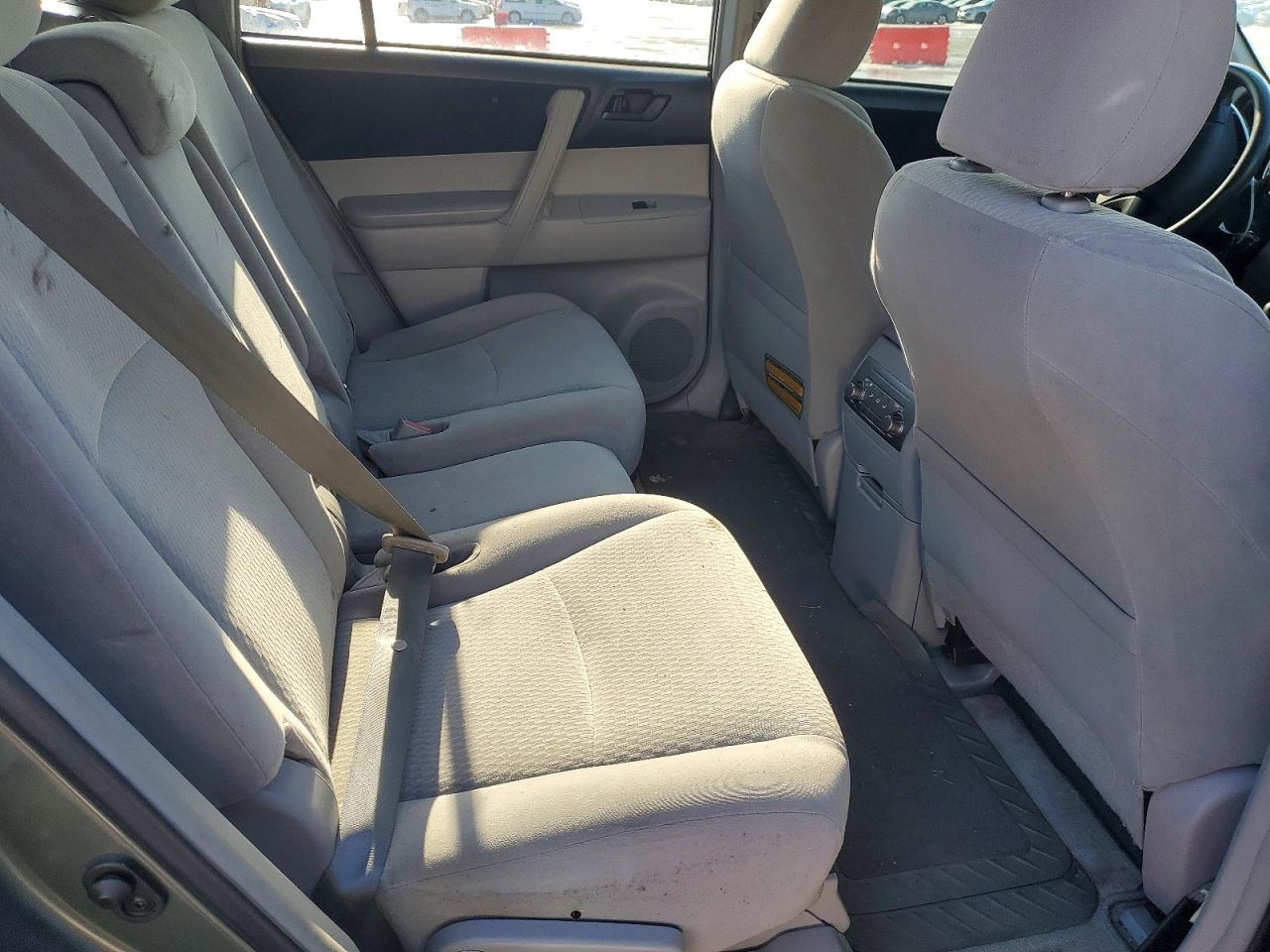 2010 TOYOTA HIGHLANDER BASE photo 11
