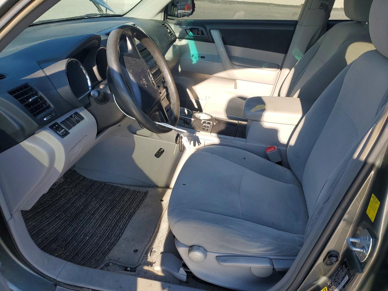 2010 TOYOTA HIGHLANDER BASE photo 7