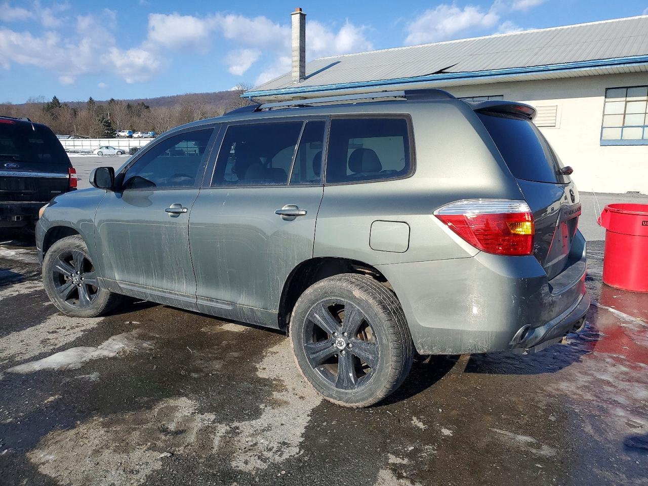 2010 TOYOTA HIGHLANDER BASE photo 2