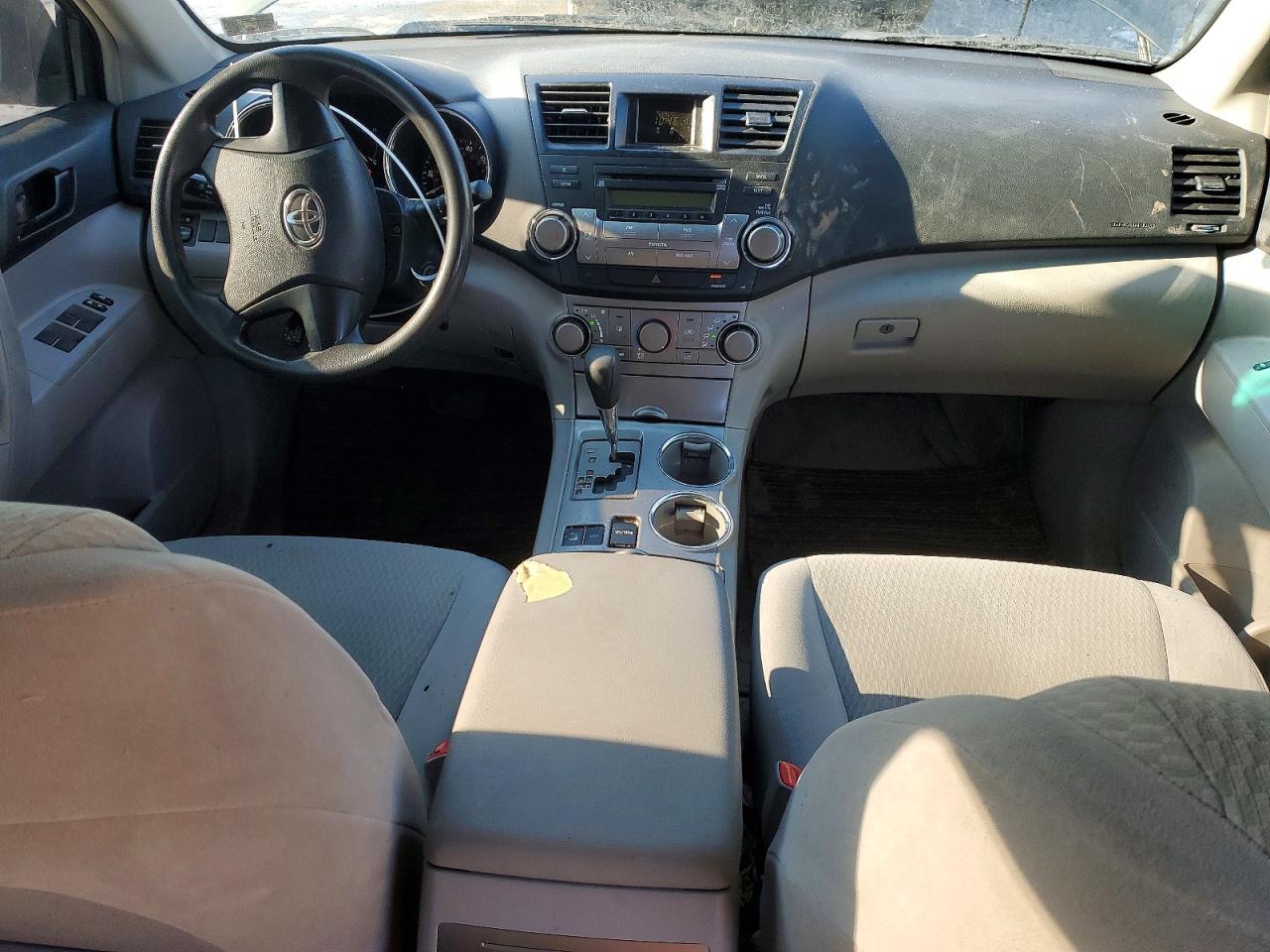 2010 TOYOTA HIGHLANDER BASE photo 8