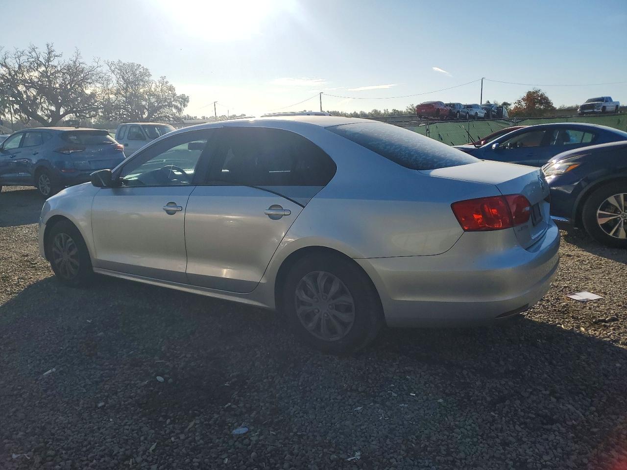 2013 VOLKSWAGEN JETTA BASE photo 3