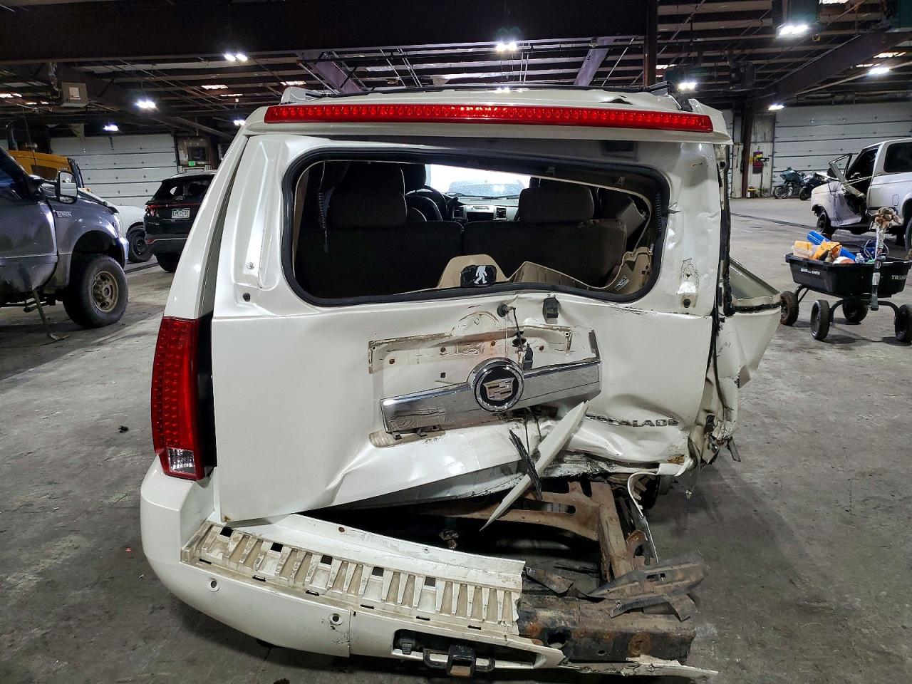 2011 CADILLAC ESCALADE ESV LUXURY photo 6