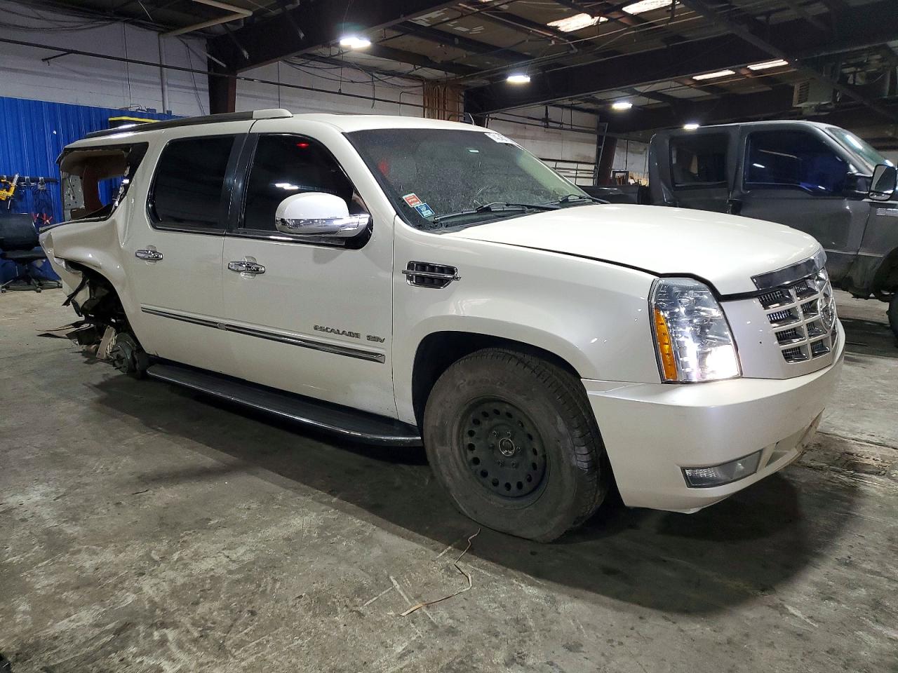 2011 CADILLAC ESCALADE ESV LUXURY photo 4