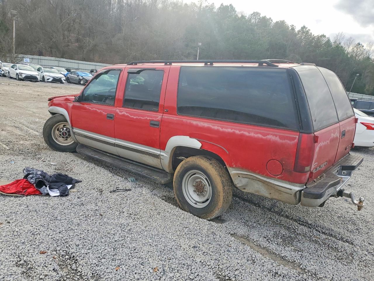 1997 GMC SUBURBAN K2500 photo 2