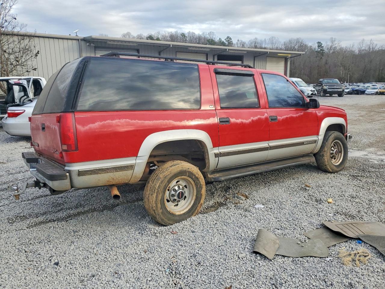 1997 GMC SUBURBAN K2500 photo 3