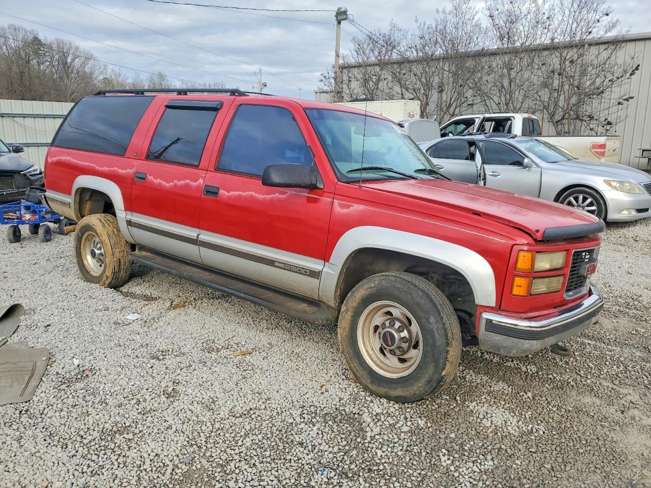 1997 GMC SUBURBAN K2500 photo 4