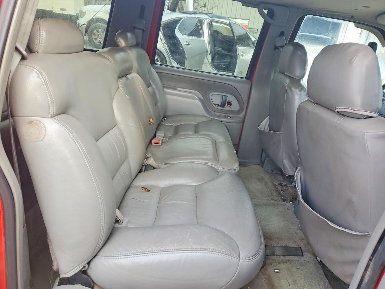 1997 GMC SUBURBAN K2500 photo 10