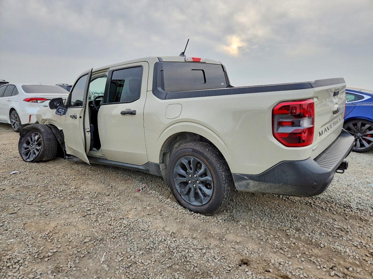 2024 FORD MAVERICK LARIAT photo 2