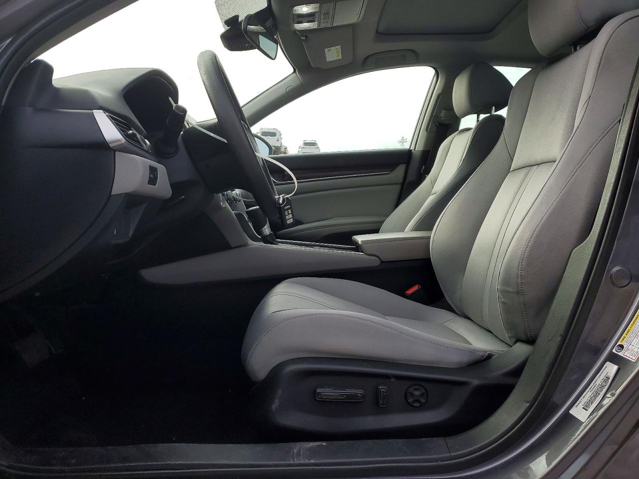 2018 HONDA ACCORD EX photo 19