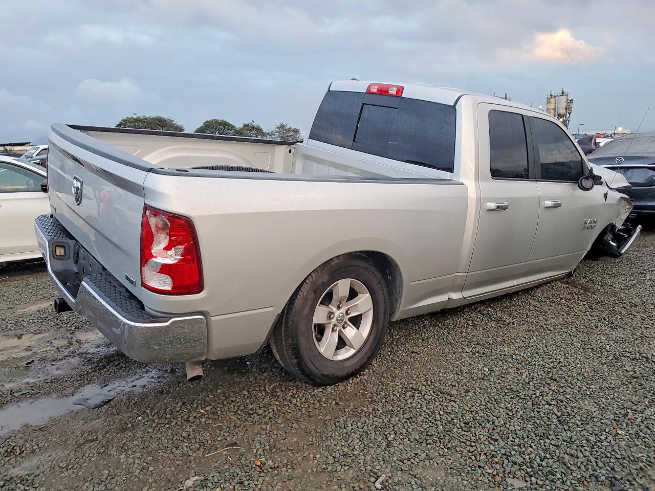 2017 RAM 1500 SLT photo 7