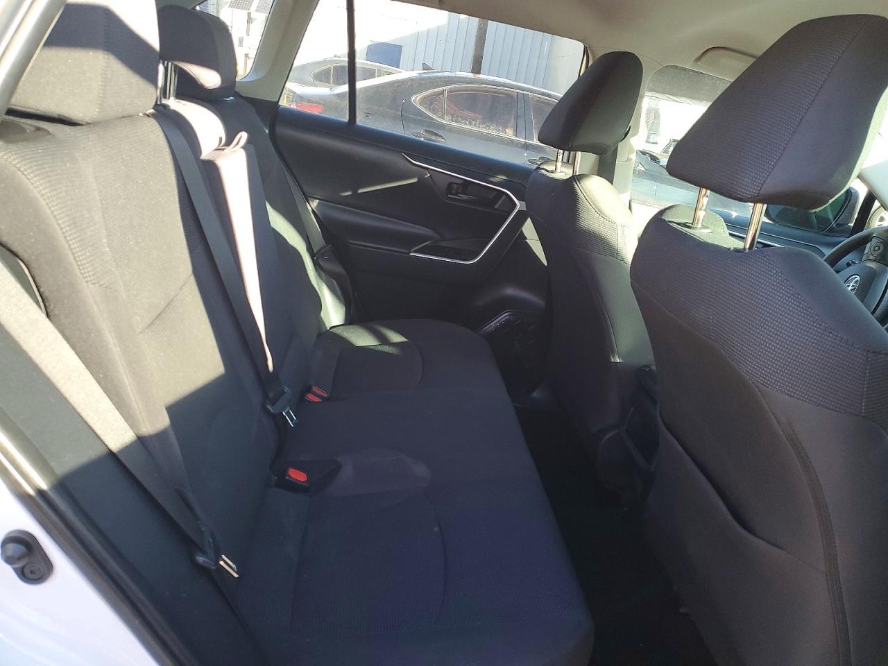 2019 TOYOTA RAV4 LE photo 10