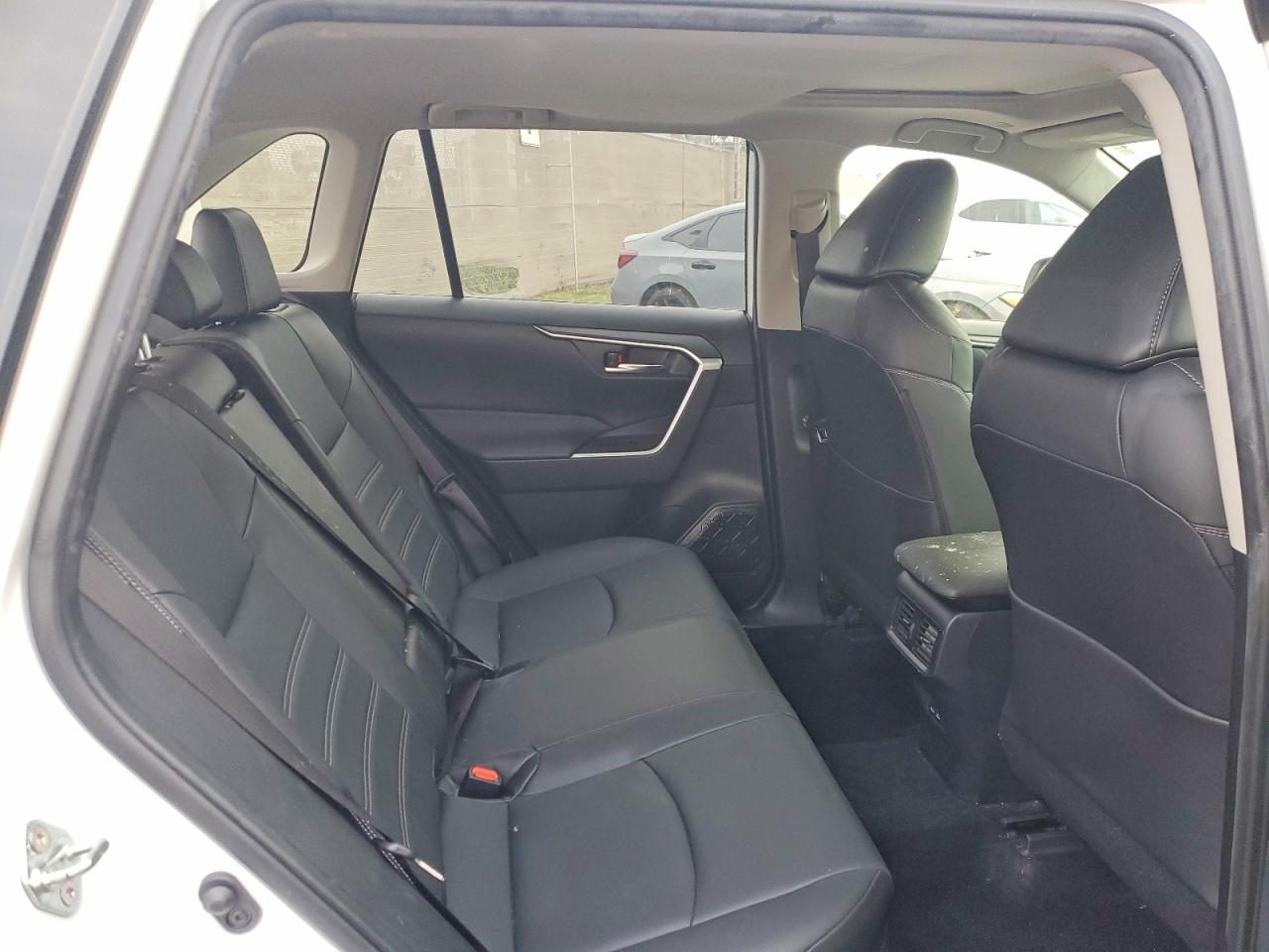 2024 TOYOTA RAV4 XLE PREMIUM photo 11