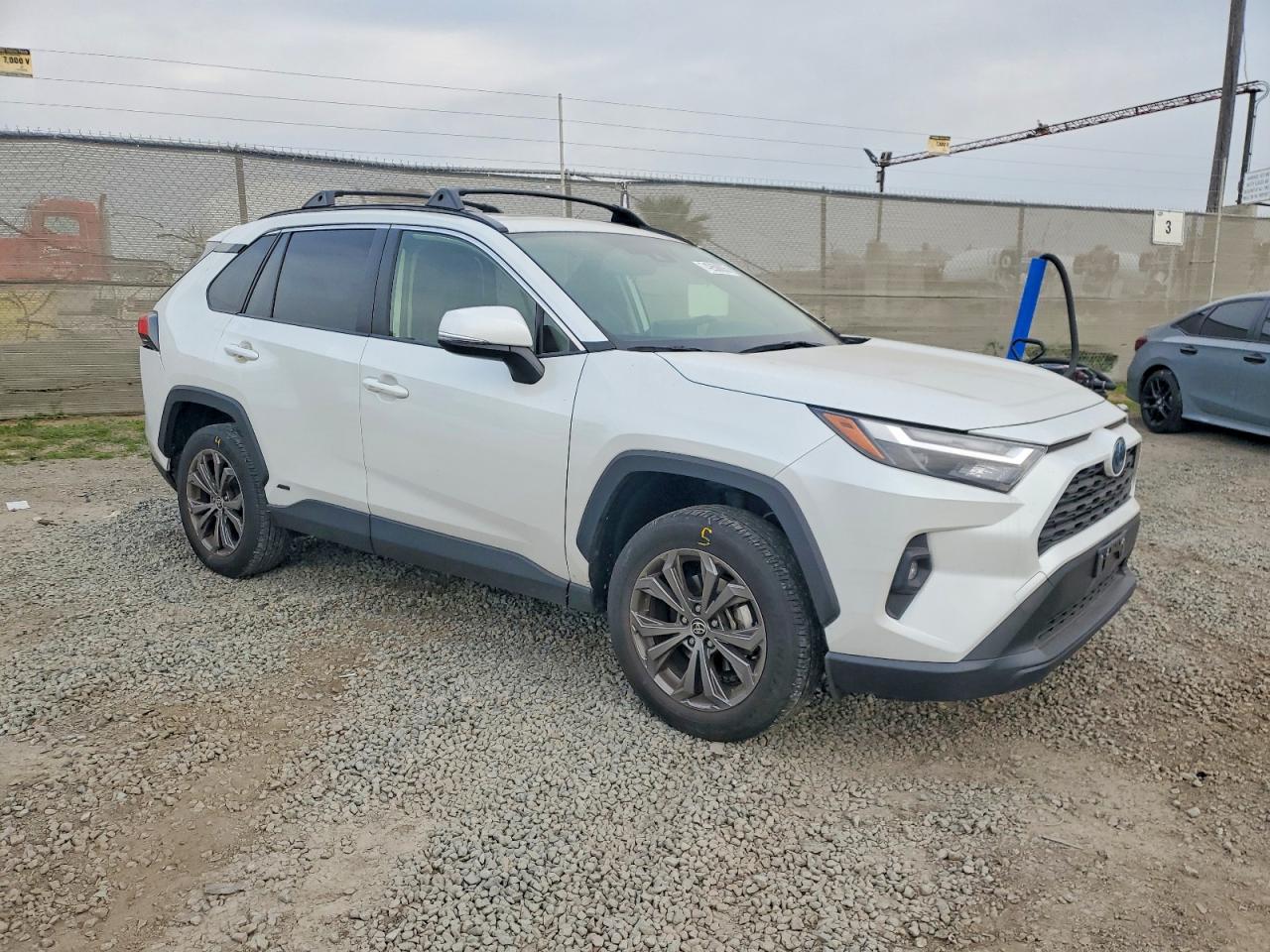 2024 TOYOTA RAV4 XLE PREMIUM photo 4