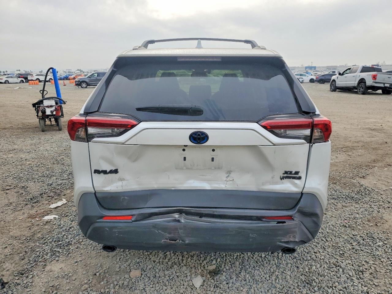 2024 TOYOTA RAV4 XLE PREMIUM photo 6
