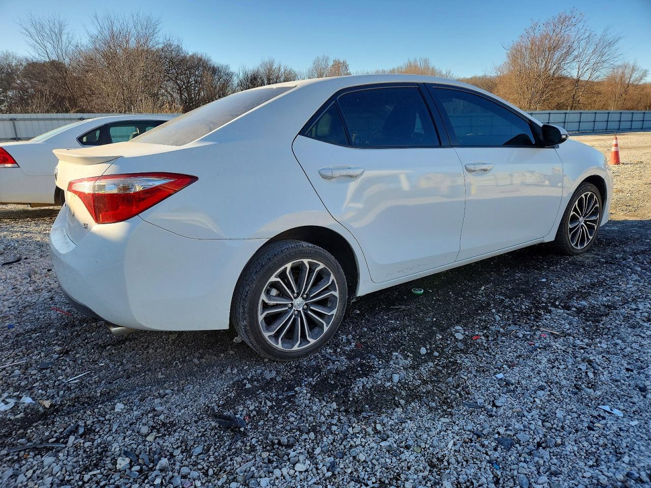 2015 TOYOTA COROLLA S PLUS photo 3