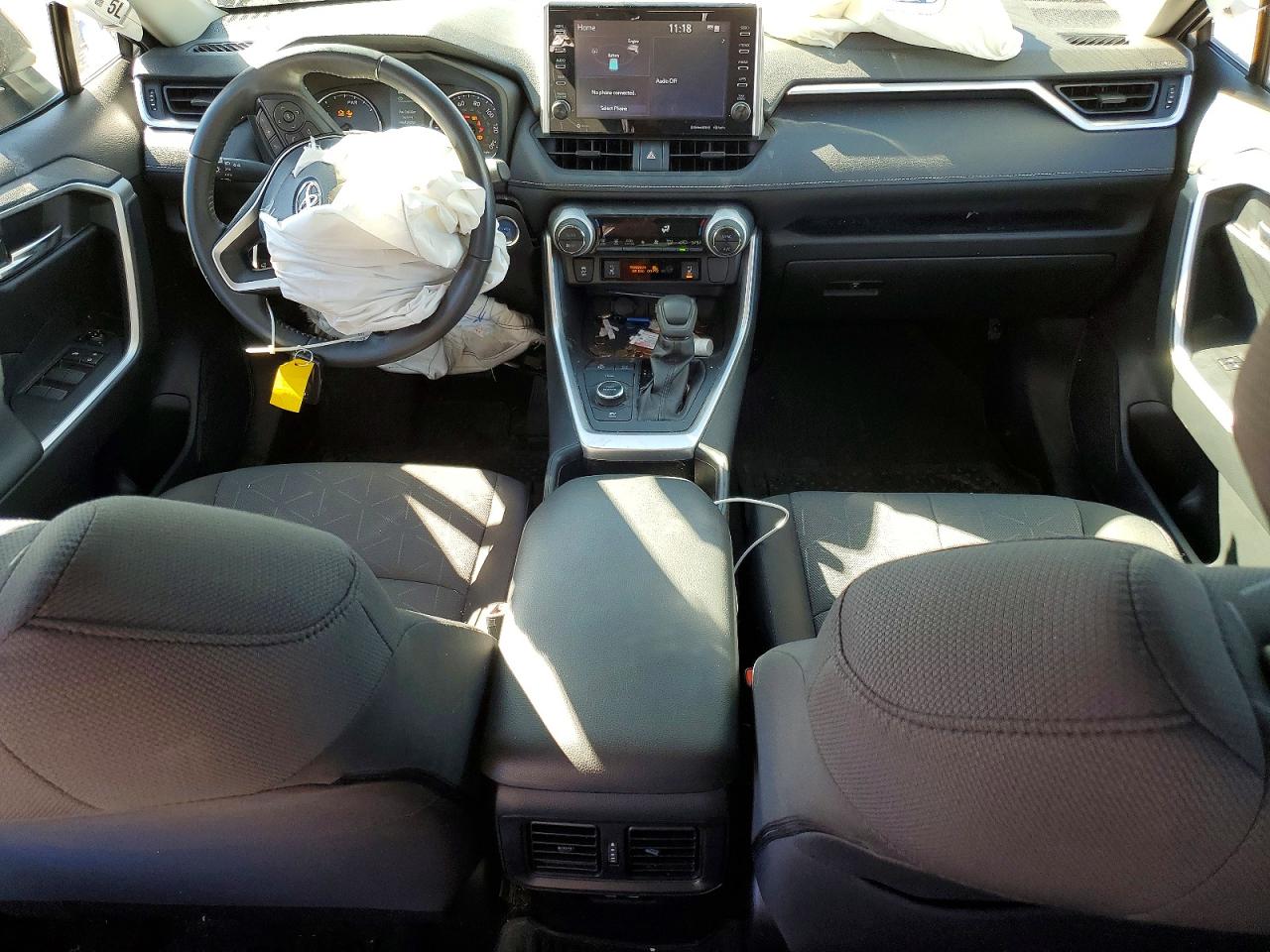 2022 TOYOTA RAV4 XLE photo 22