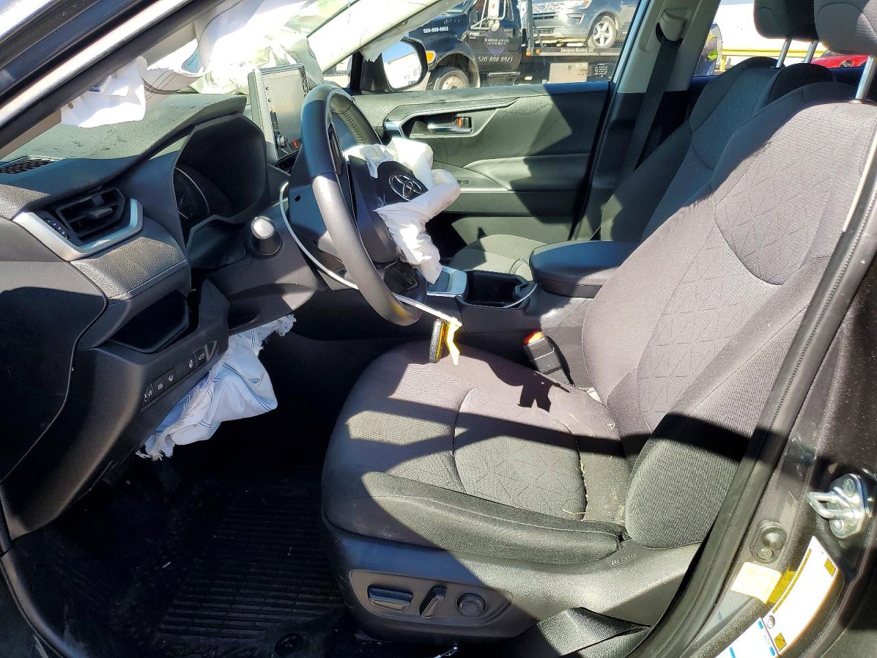 2022 TOYOTA RAV4 XLE photo 19
