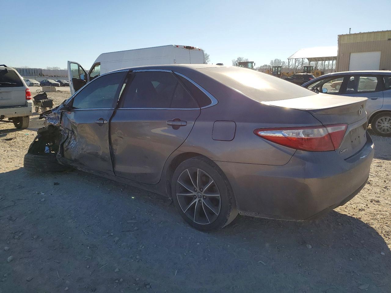 2017 TOYOTA CAMRY LE photo 4