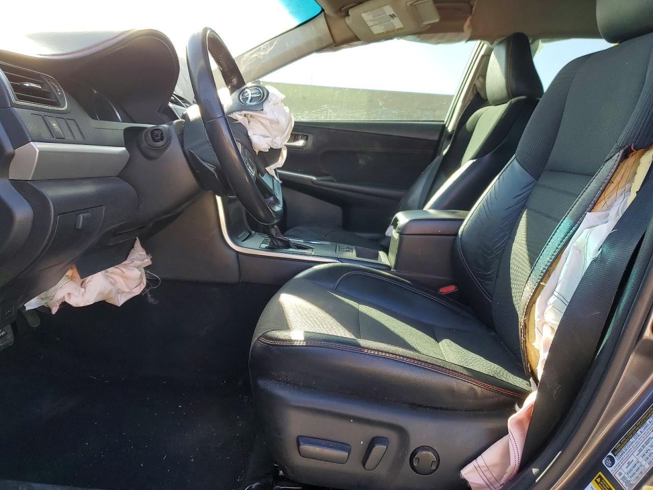 2017 TOYOTA CAMRY LE photo 19