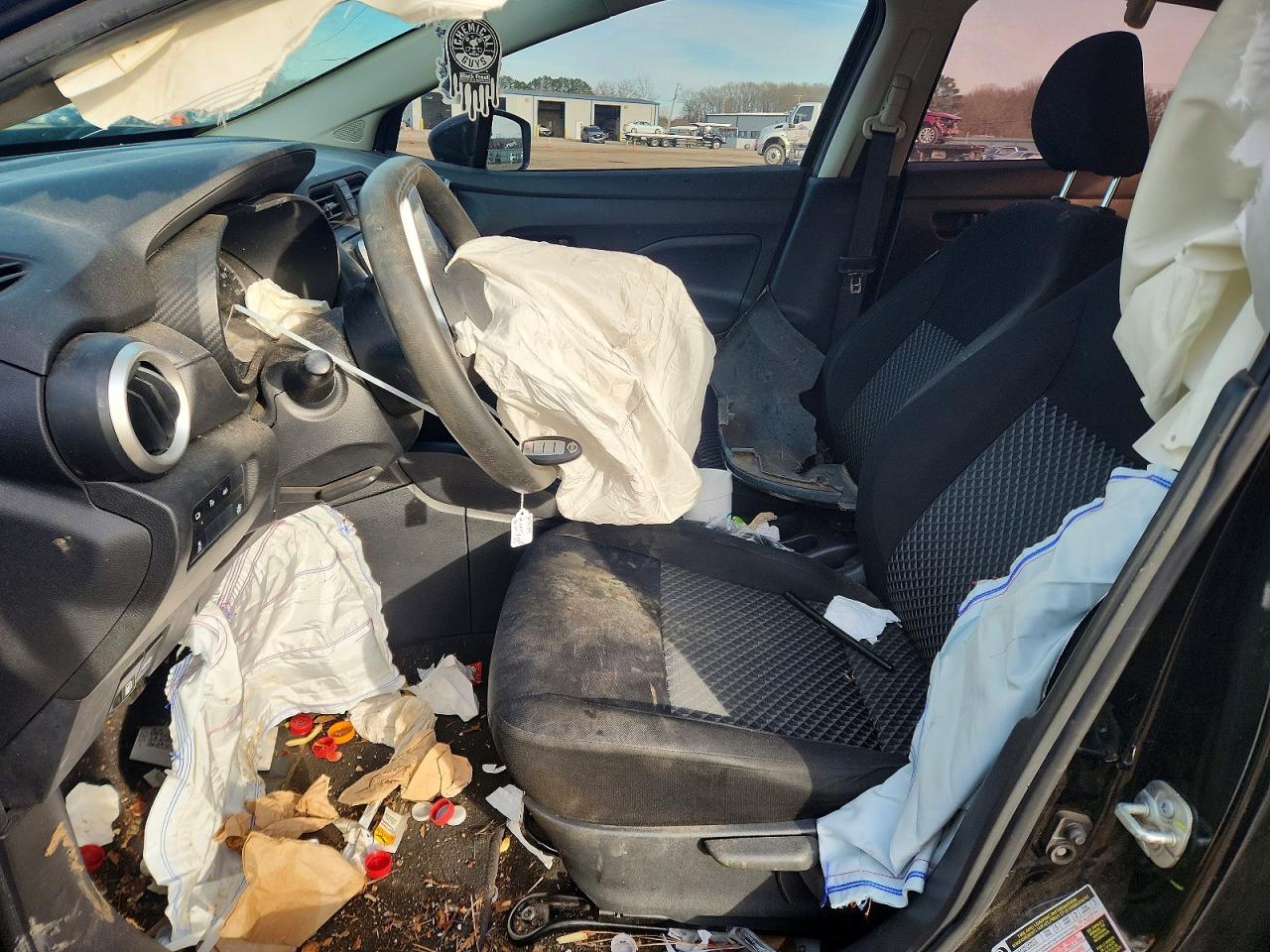 2021 NISSAN VERSA S photo 19