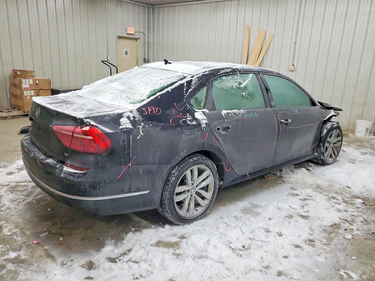 2019 VOLKSWAGEN PASSAT WOLFSBURG photo 5