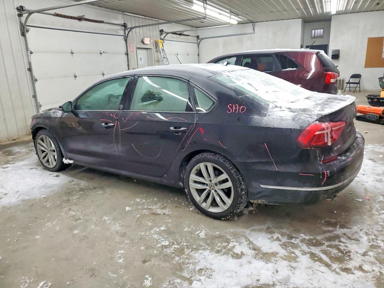 2019 VOLKSWAGEN PASSAT WOLFSBURG photo 3