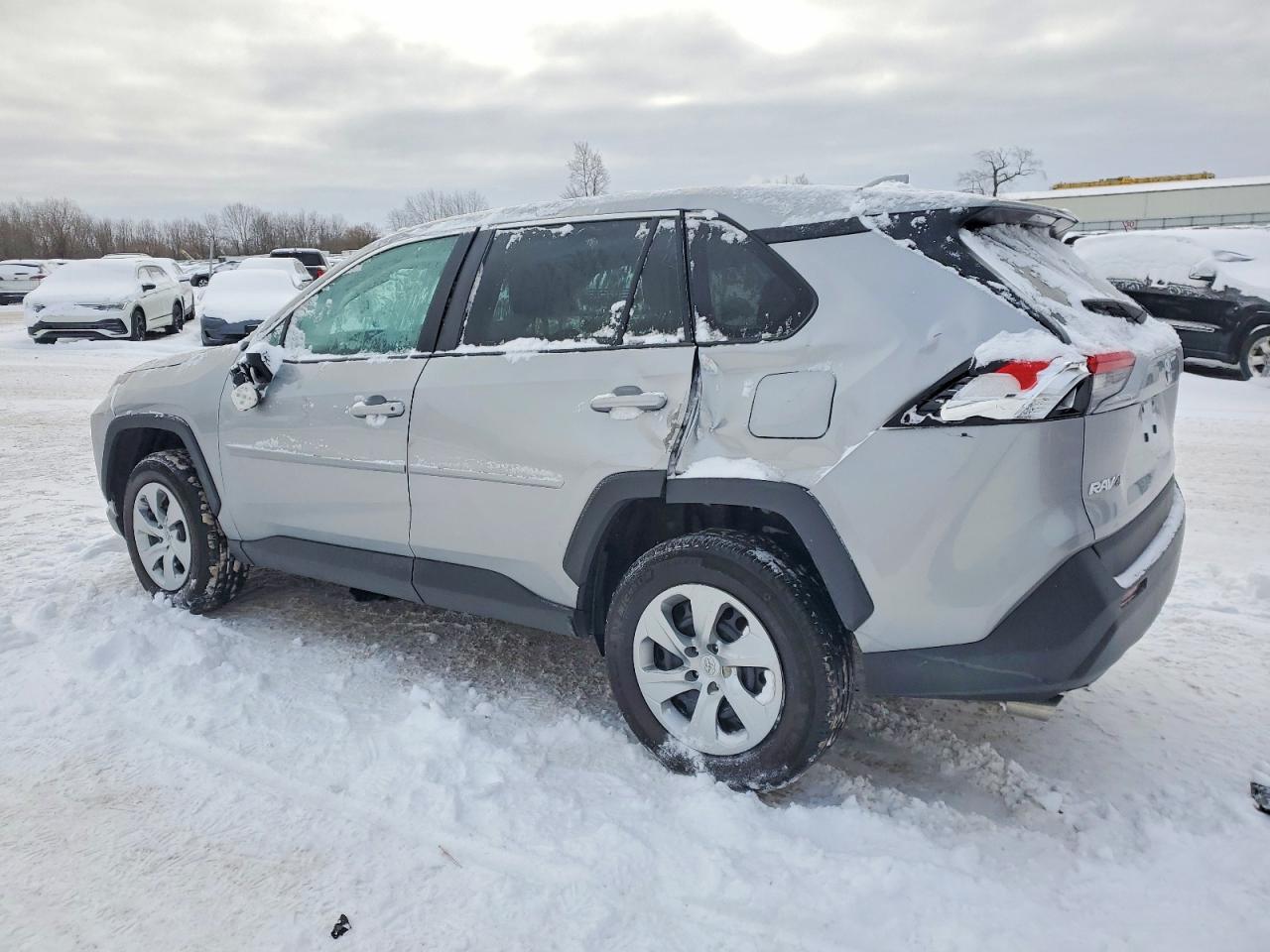 2022 TOYOTA RAV4 LE photo 3