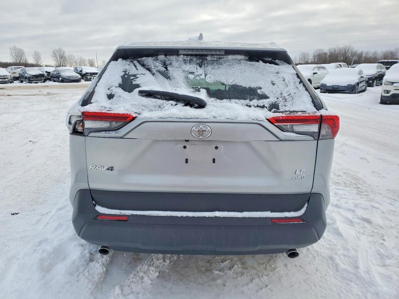 2022 TOYOTA RAV4 LE photo 11