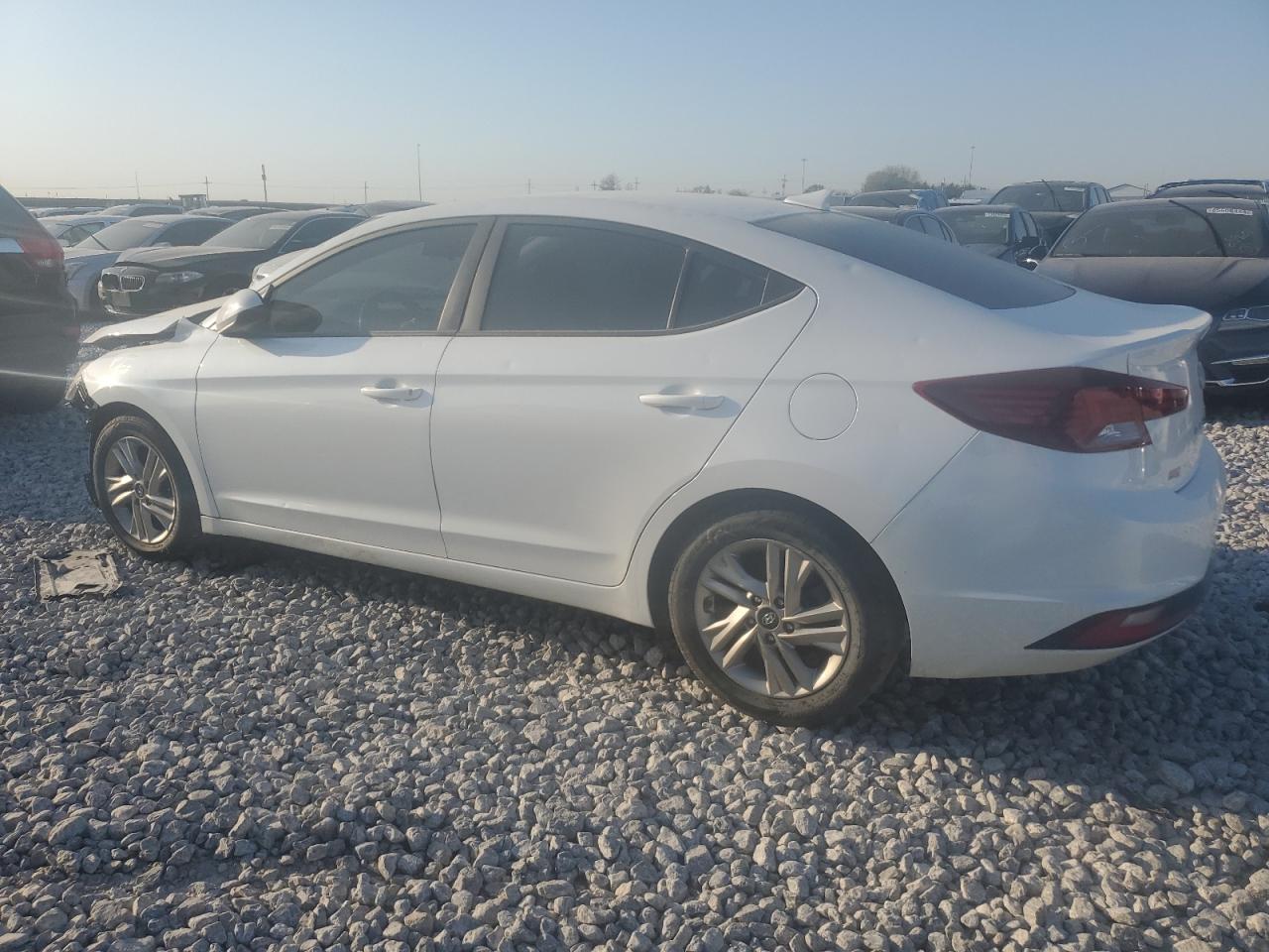 2019 HYUNDAI ELANTRA SEL photo 4