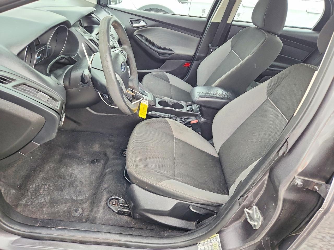 2014 FORD FOCUS SE photo 19