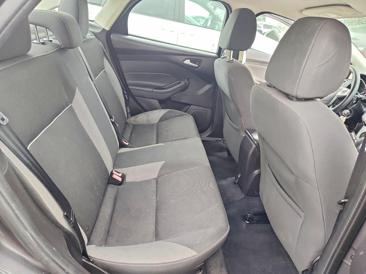 2014 FORD FOCUS SE photo 28