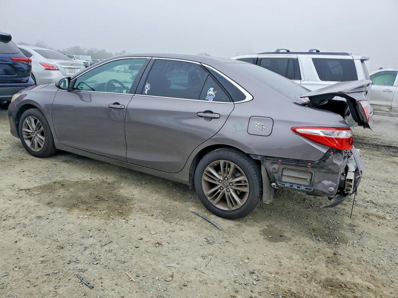 2016 TOYOTA CAMRY LE photo 4